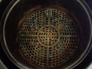 https://airfryerbestrecipe.com/wp-content/uploads/2023/01/My-Air-Fryer-Basket-Is-Rusting-1-300x225.jpg